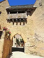 Ancienne porte fortifiée du village.