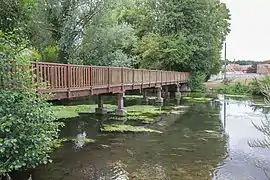 Passerelle sur l'Eure.