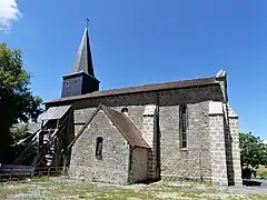 La façade sud avec la chapelle en saillie.