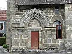 Le portail de l'ancienne église du Tromp.