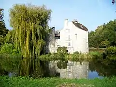 Château de la Chasse, façade est.