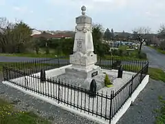 Le monument aux morts.