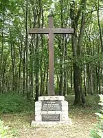 Croix commémorant Alain-Fournier en forêt de Calonne.