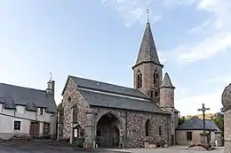 Église Saint-Saturnin de Saint-Saturnin (Cantal)