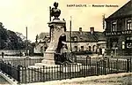 Monument à la Duchesnois« Monument à la Duchesnois à Saint-Saulve », sur À nos grands hommes,« Monument à la Duchesnois à Saint-Saulve-lès-Valenciennes », sur e-monumen