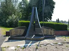 Le Roleur, monument aux patriotes fusillés sur le carreau de la mine les 30-31 août 1944.
