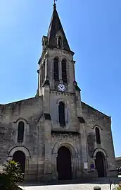 La façade de l'église.