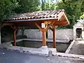 Lavoir et oratoire de la Houne (août 2015)