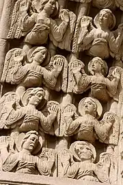 Portail de Saint-Trophime (Arles) : anges de l'archivolte.