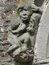 Motif sculpté de l'archivolte de la porte du croisillon sud.