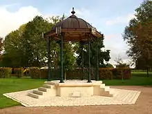 Le jardin des amoureux et le kiosque, en 2013.