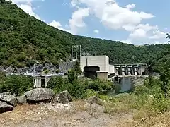 La centrale hydroélectrique du Pouget et le barrage du Truel.