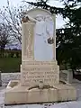 Le monument aux morts près de l'église (mars 2014)