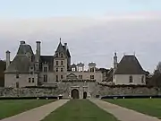 Vue générale du château de Kerjean en Saint-Vougay.