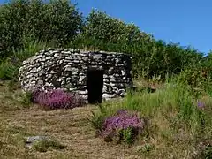 Loge en pierre sèche, près de Saint-Goussaud