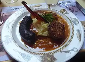 Un plat nommé Saint Cochon à un bistrot à Lyon