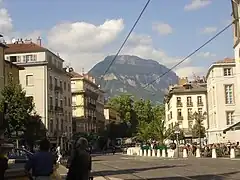 Saint-Eynard depuis la place Notre-Dame (Grenoble).