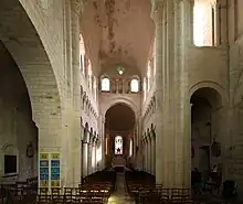 L'intérieur de l'abbatiale, en 2009.