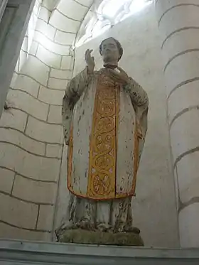 Église de Saint-Lupien : sculpture du XVIIIe siècle représentant saint Lupien décapité.