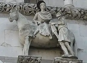 saint Martin, coupant son manteau pour le partager avec un pauvre. Façade du dôme de Lucques (Italie)