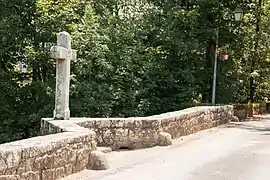 Croix sur le pont.