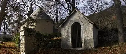 La chapelle et une des stations.