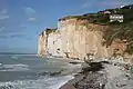 Falaises nord de la plage de Saint-Pierre-en-Port.