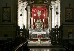 La chapelle Sainte-Rosalie de la cathédrale de Palerme avec ses reliques et une urne en argent du XVIIe siècle.