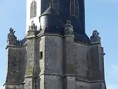 Détail du clocher-porche de l'église.