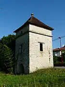 Pigeonnier dans le village.