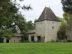 La tour carrée du manoir de Graulet.