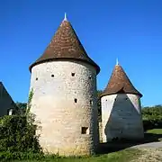 Tourelles à l'entrée du château.