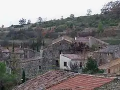 Vue sur une partie perchée du village.