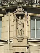 Statue de sainte Opportune située place Sainte-Opportune, à l'angle de la rue des Halles et de la rue des Lavandières-Sainte-Opportune (Paris 1er).