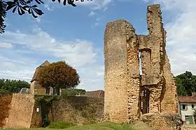 Restes de la tour du château de Lostanges, ou tour de sainte-Alvère