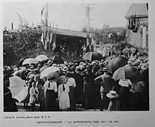 Remise de prix devant la mairie en 1913.