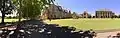 Panorama des bâtiments du St Peter's College, dont l'Old School House, la chapelle et le Memorial Hall.