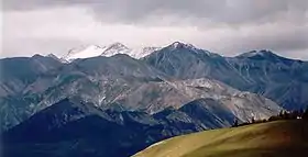 Vue du massif avec le Mounkou Sardyk.