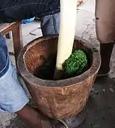 Pilage des feuilles de manioc