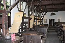Salle des presses originale du XVIIe siècle.