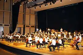 Orchestre dans la grande salle du conservatoire.