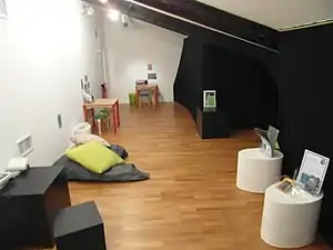 Salle d'activité ludique consacrée aux enfants.