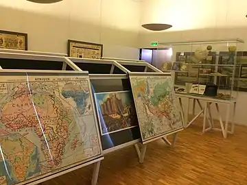 Salle des cartes d'histoire et de géographie.