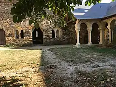 Reste de la travée Est, porte d'accès au dortoir des moines, et salle capitulaire