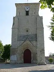 La façade et le clocher.