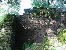 Détail des ruines du château.