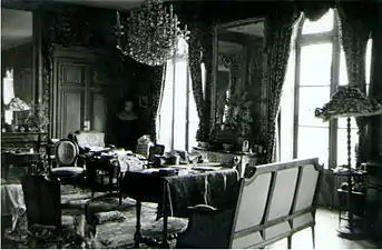 Salon du château du Vernay vers 1900.
