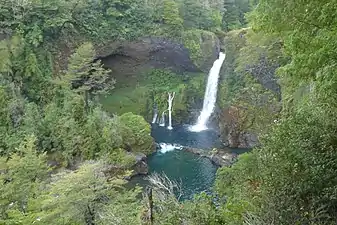 La cascade Huilo Huilo en été.