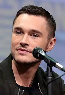 Sam Underwood interprète Jake Otto.