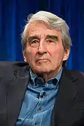 Sam Waterston dans le rôle de Charlie Skinner